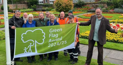 Gadebridge Park team and Cllr Bromham with Green Flag Award 