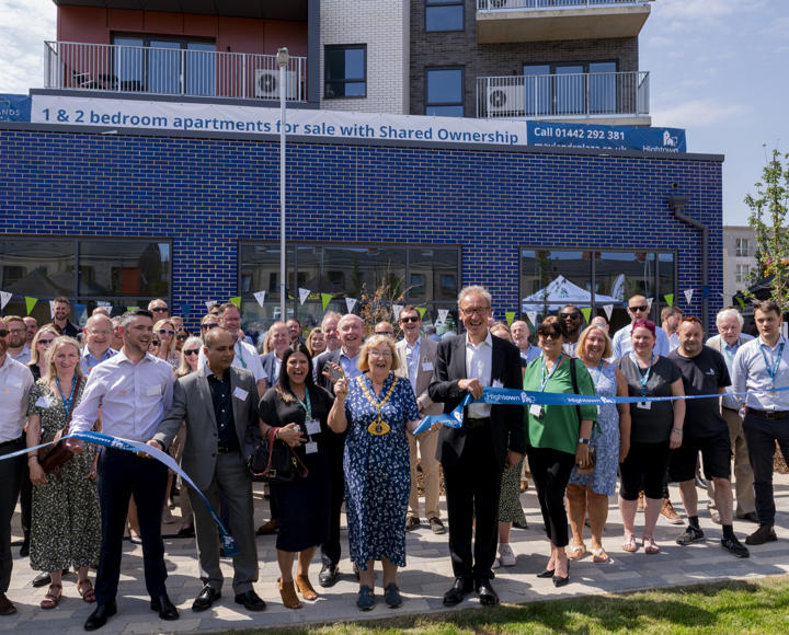 Mayor of Dacorum, Councillor Brenda Link, cutting the ribbon to open new affordable housing development along with residents and stakeholders